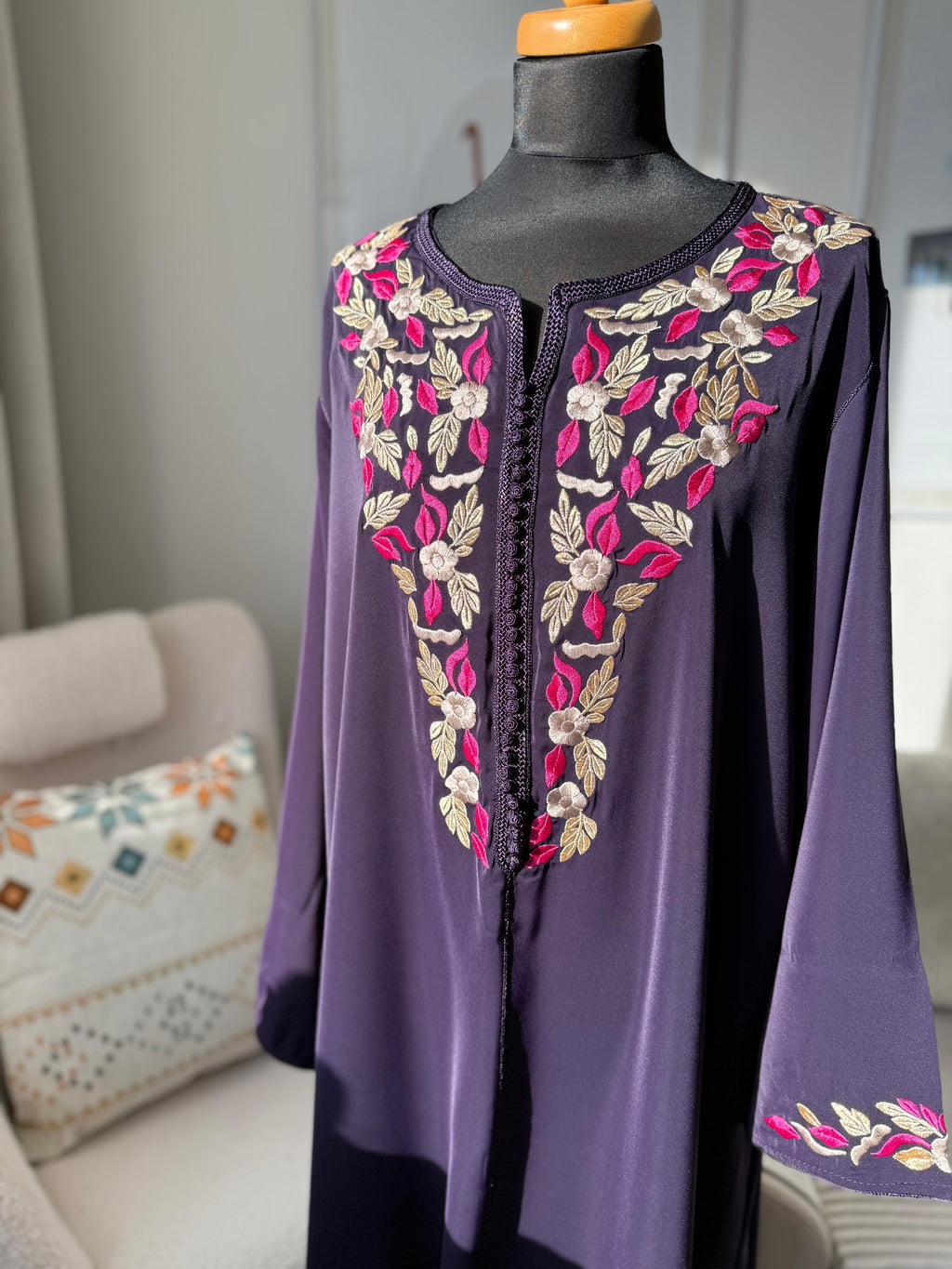 Kaftan Warda mit Blumen-Tarz (Stickerei)