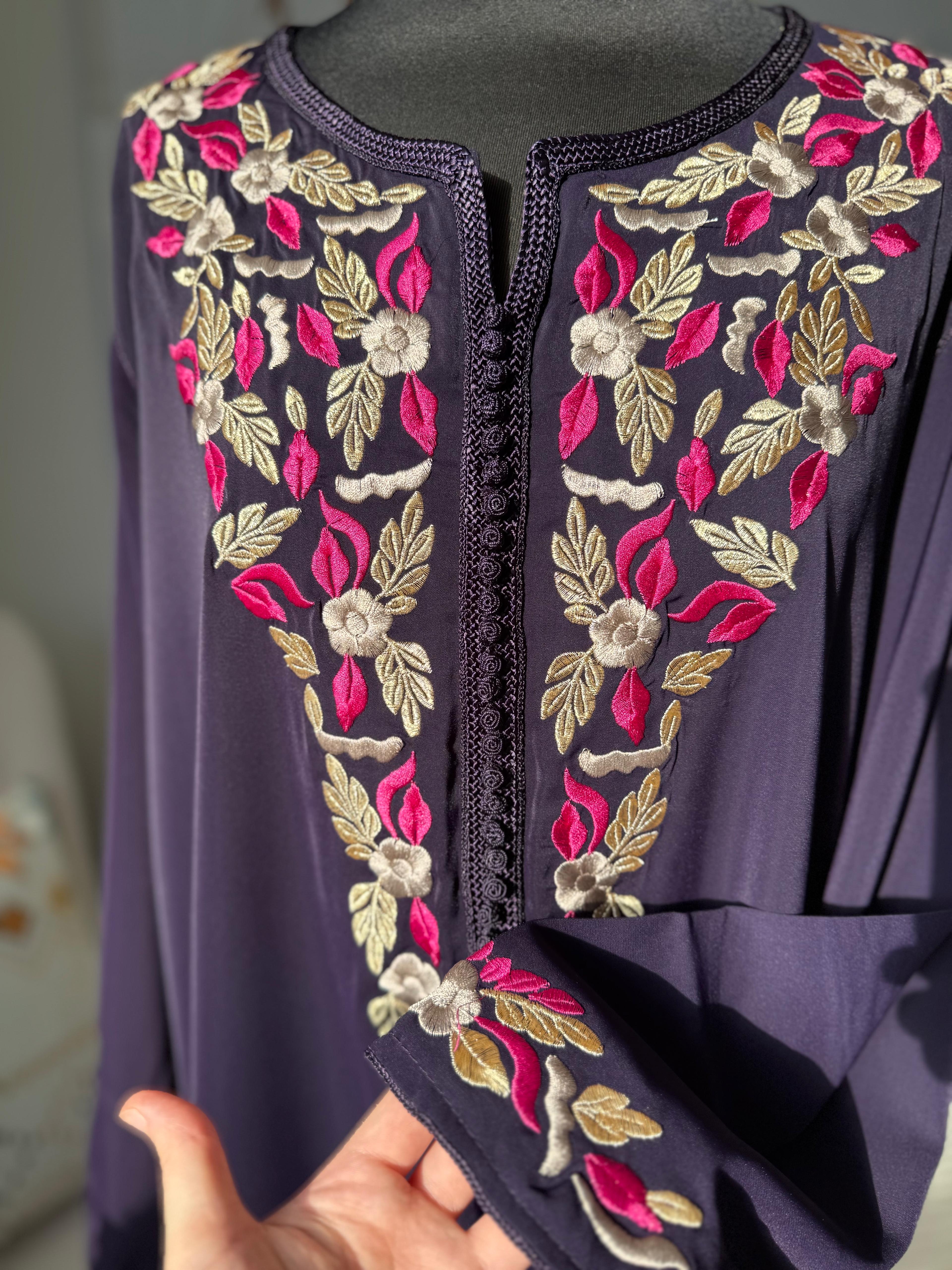 Kaftan Warda mit Blumen-Tarz (Stickerei)