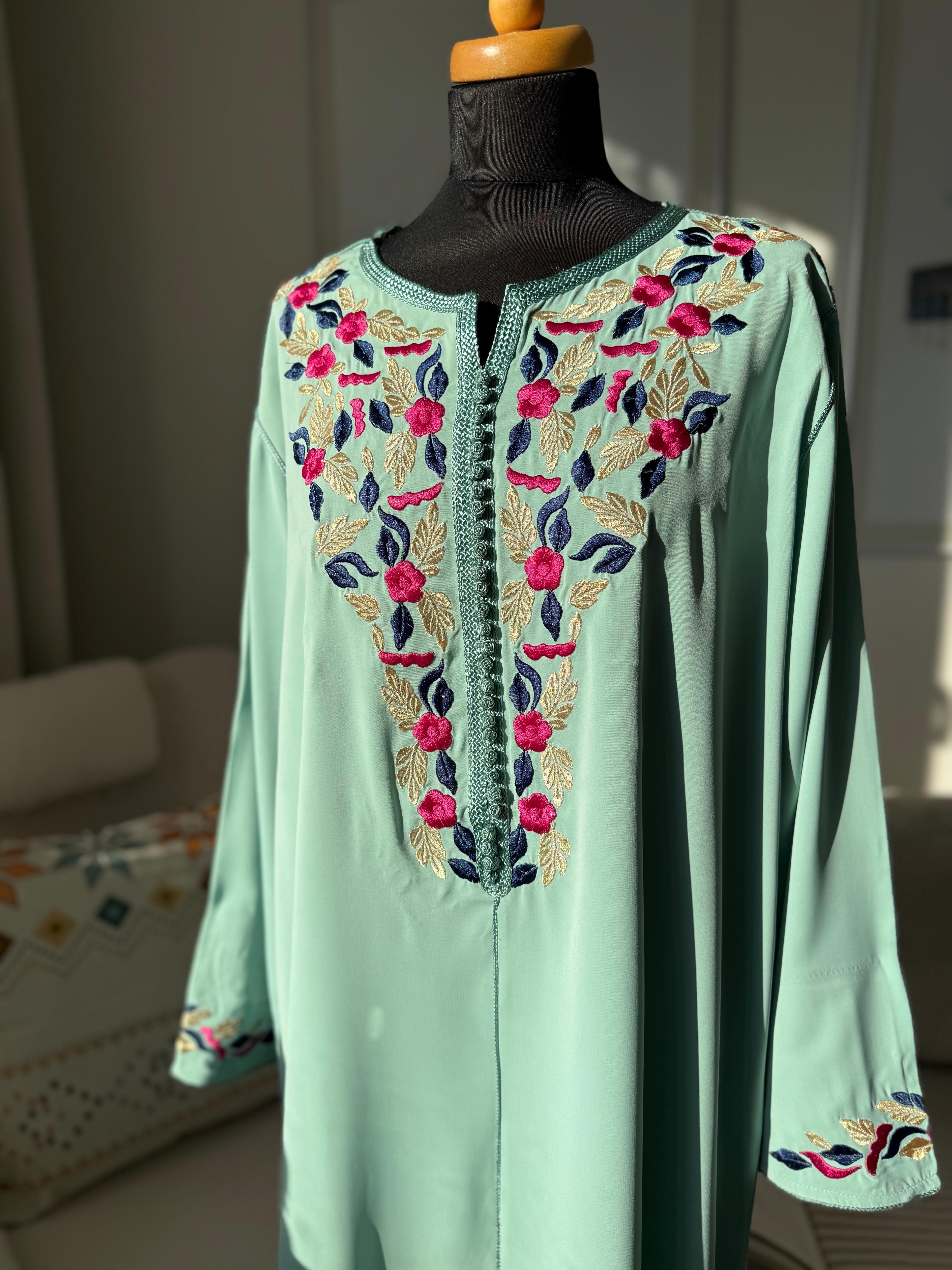 Kaftan Warda mit Blumen-Tarz (Stickerei)