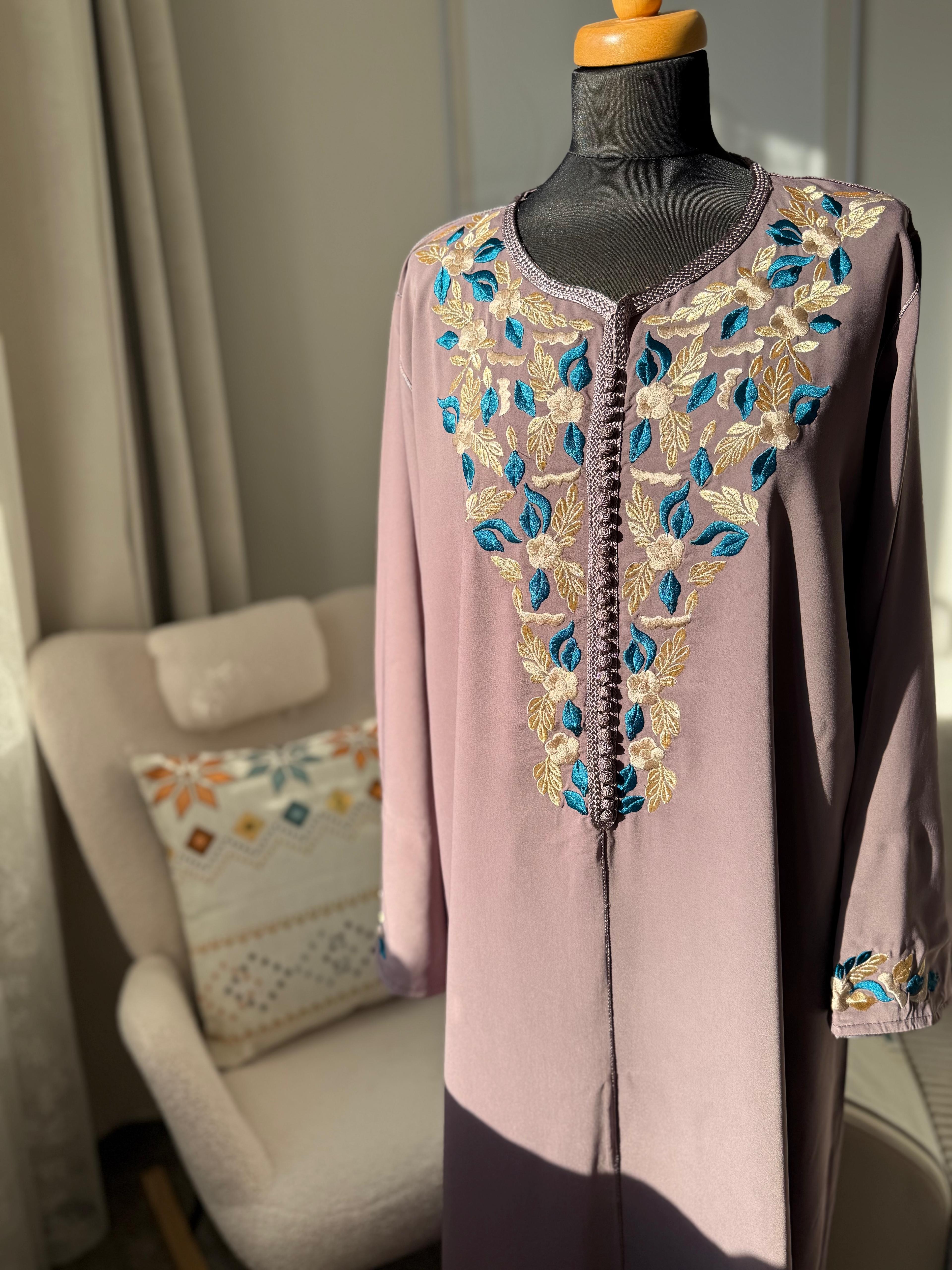 Kaftan Warda mit Blumen-Tarz (Stickerei)