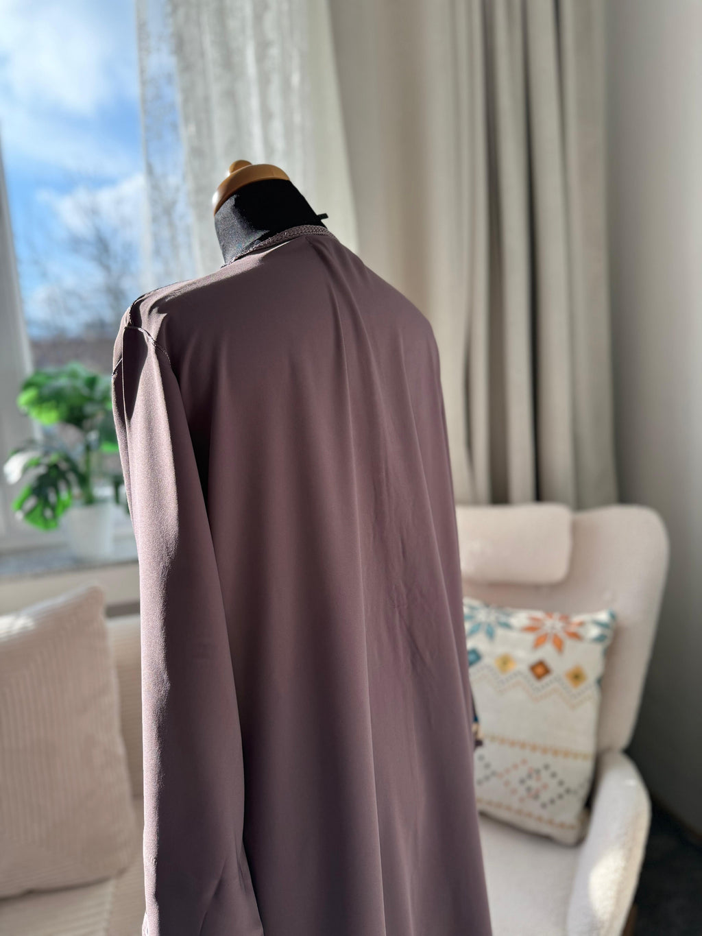 Kaftan Warda mit Blumen-Tarz (Stickerei)