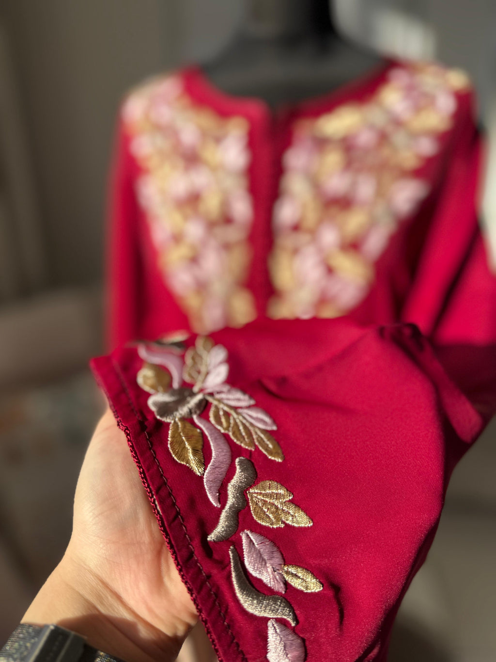 Kaftan Warda mit Blumen-Tarz (Stickerei)