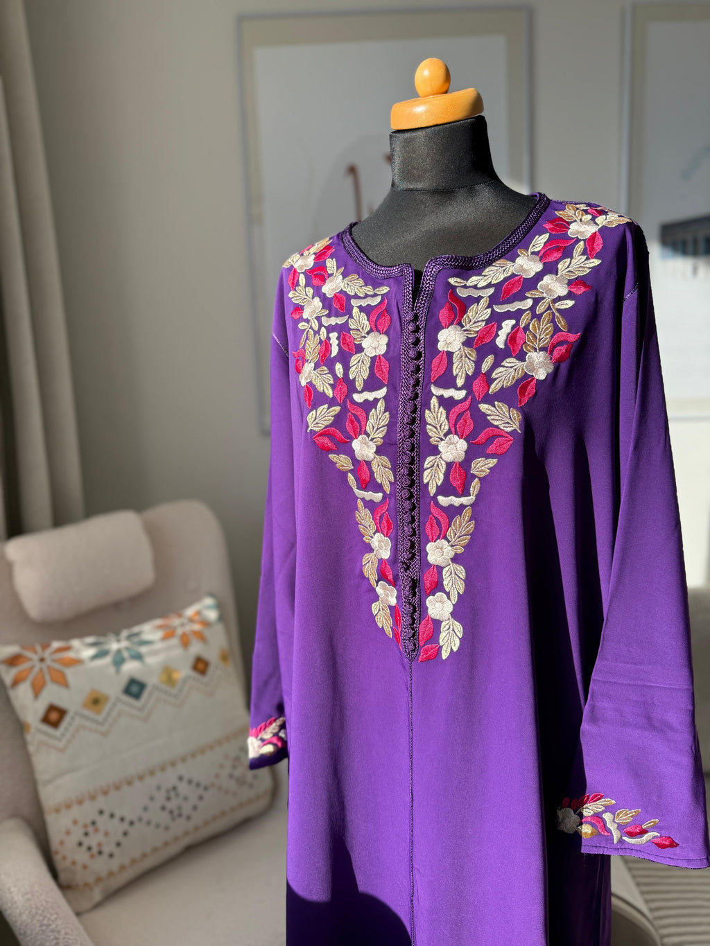 Kaftan Warda mit Blumen-Tarz (Stickerei)