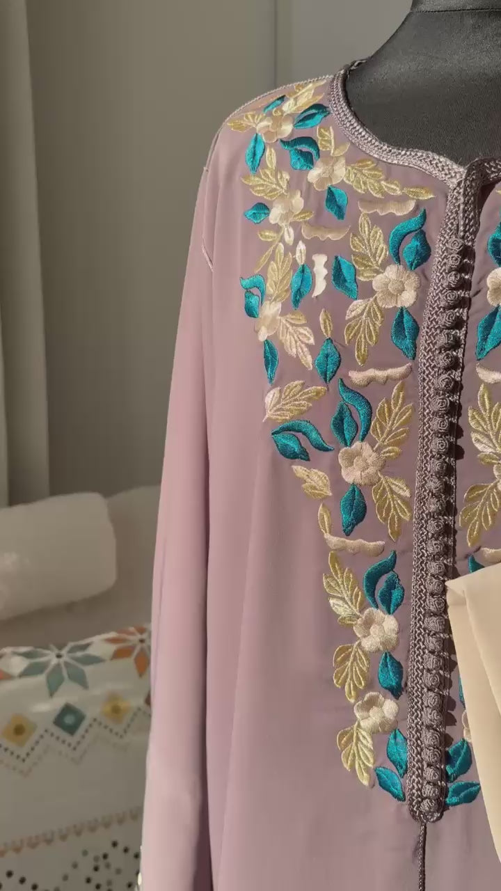 Kaftan Warda mit Blumen-Tarz (Stickerei)