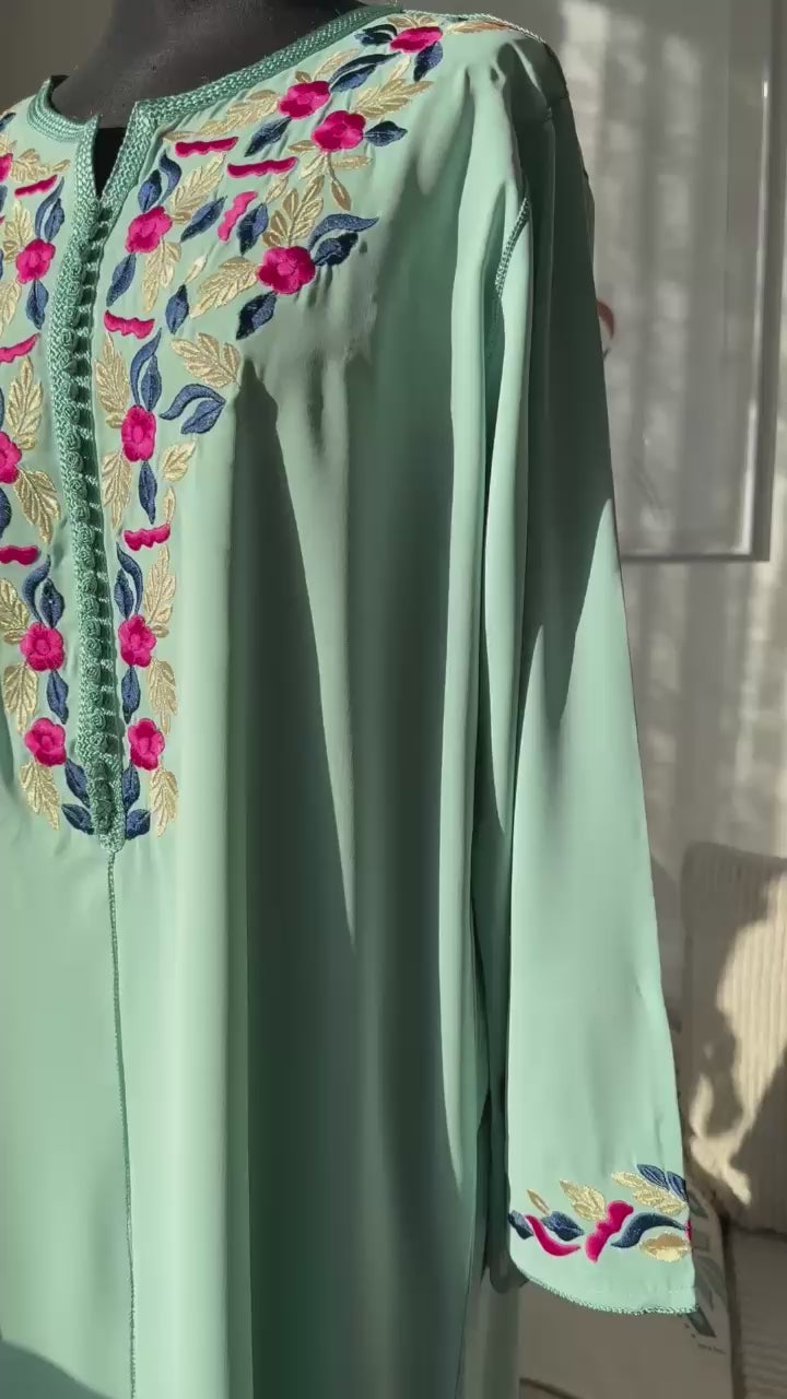 Kaftan Warda mit Blumen-Tarz (Stickerei)