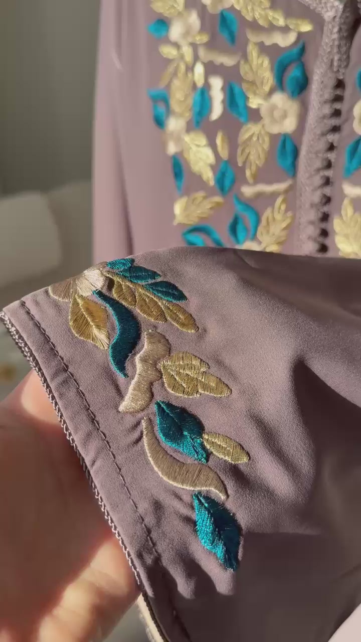 Kaftan Warda mit Blumen-Tarz (Stickerei)
