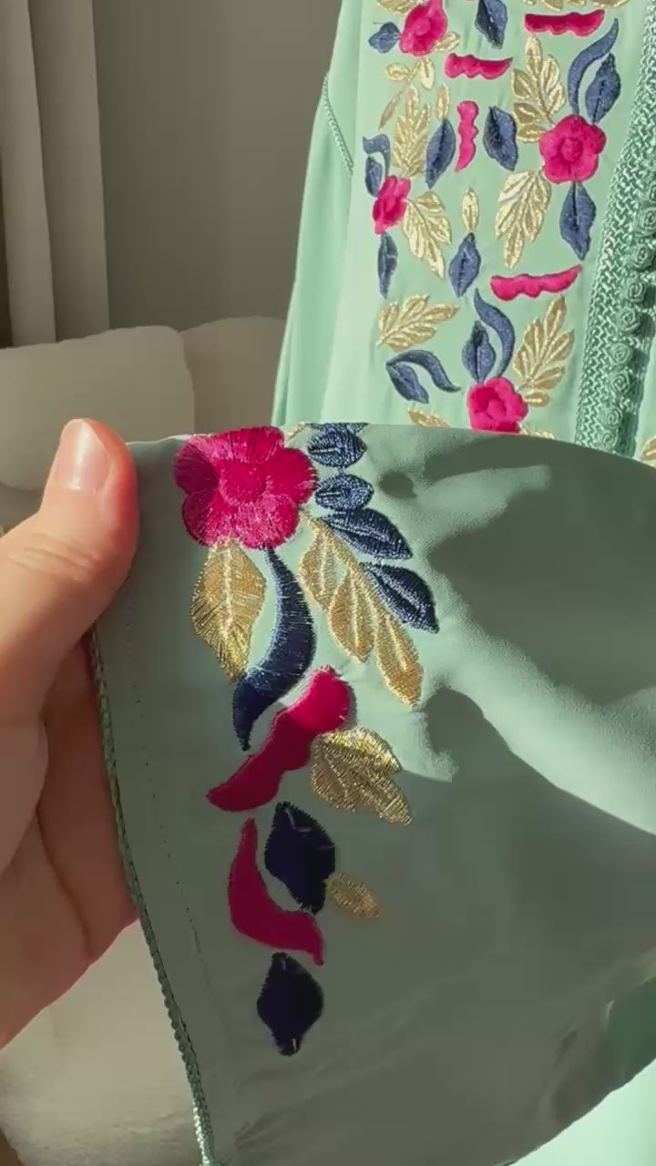 Kaftan Warda mit Blumen-Tarz (Stickerei)